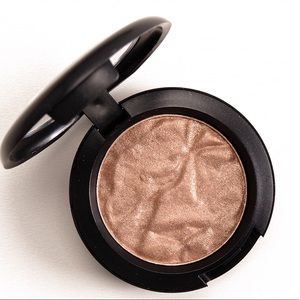 MAC Foiled Shadow JOY TOY